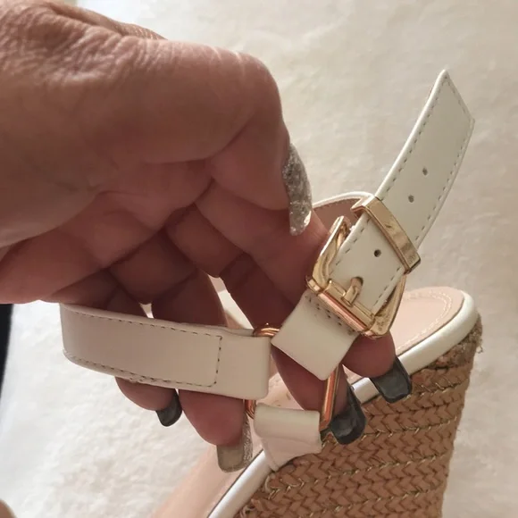 Venus, Ladies, Elegant White & Silver Embellishment Wedge Sandals. Size 6.5 - Picture 8 of 12